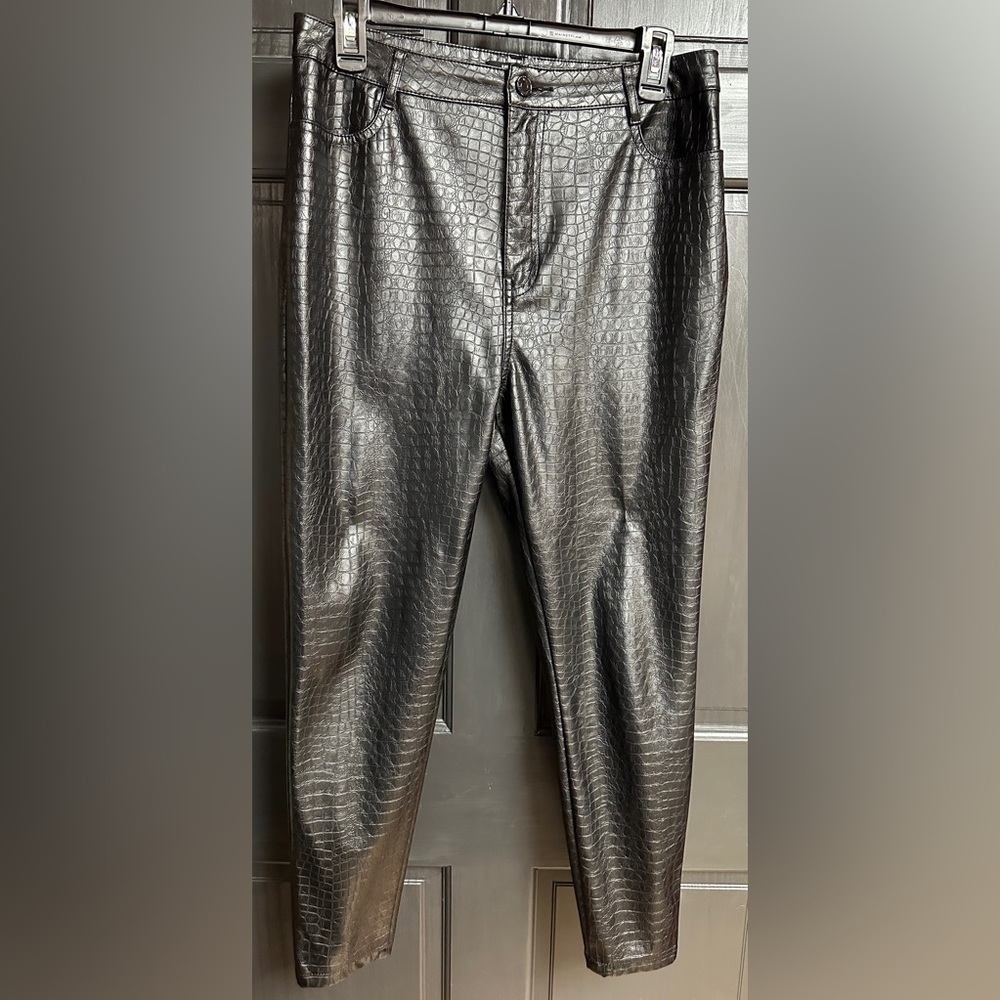 Missguided Black Faux Leather Croc Embossed Pants Women’s US Size 8 Petite